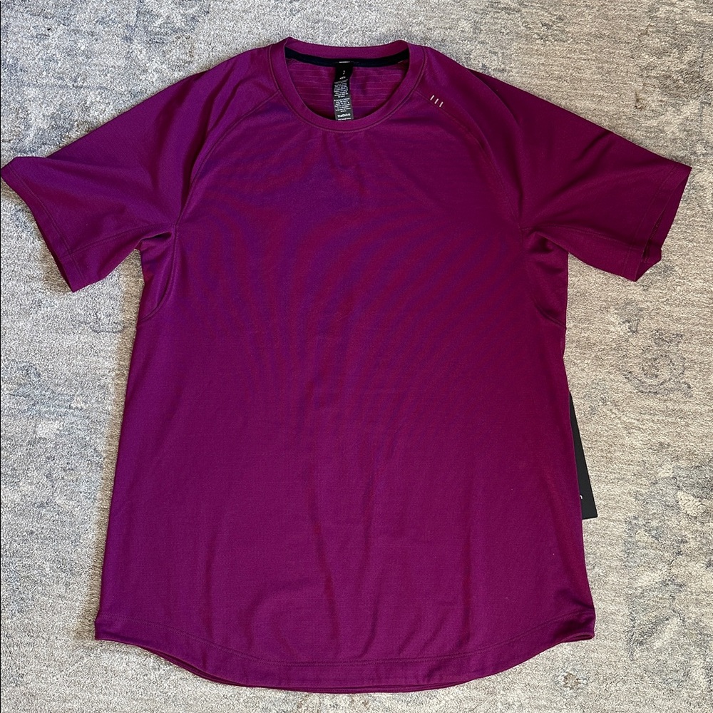 Lululemon men’s License to Train short sleeve
Size S
Color chilled grape
NWT